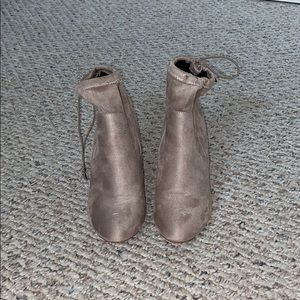Nine West tan suede bootie